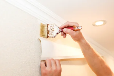 Pose de papier peint à Neure — revêtements muraux et toiles de verre
